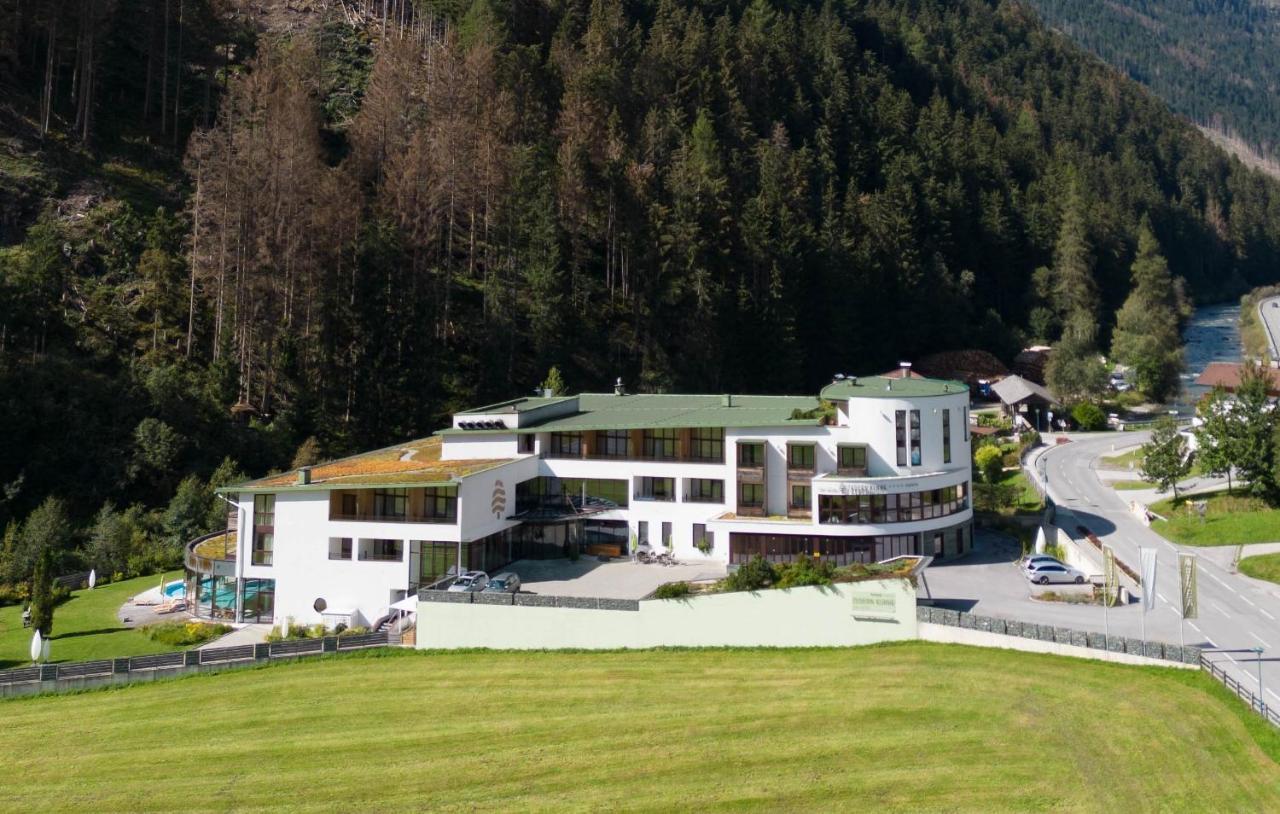 Spa Hotel Zedern Klang Hopfgarten in Defereggen Bagian luar foto
