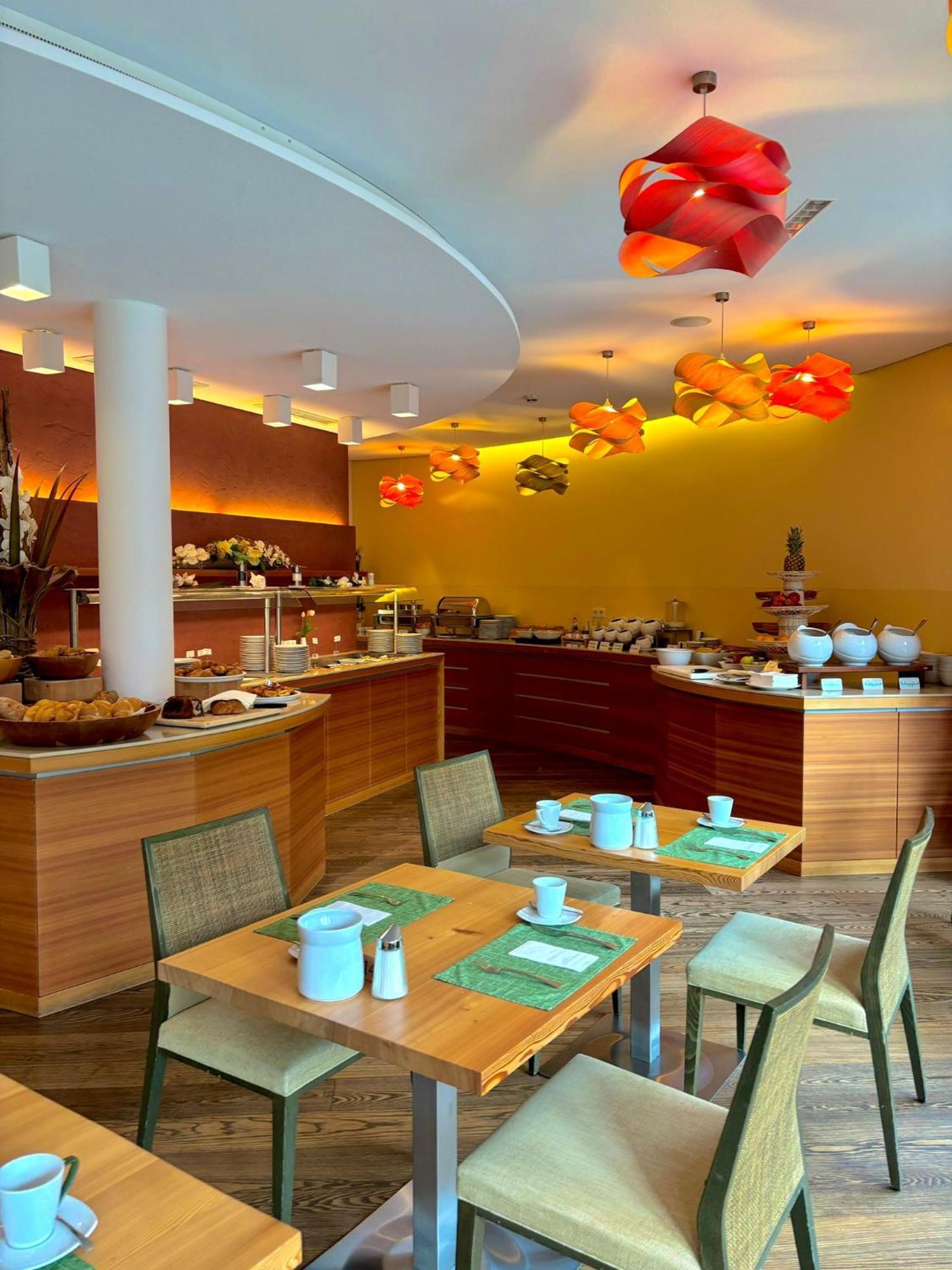 Spa Hotel Zedern Klang Hopfgarten in Defereggen Bagian luar foto