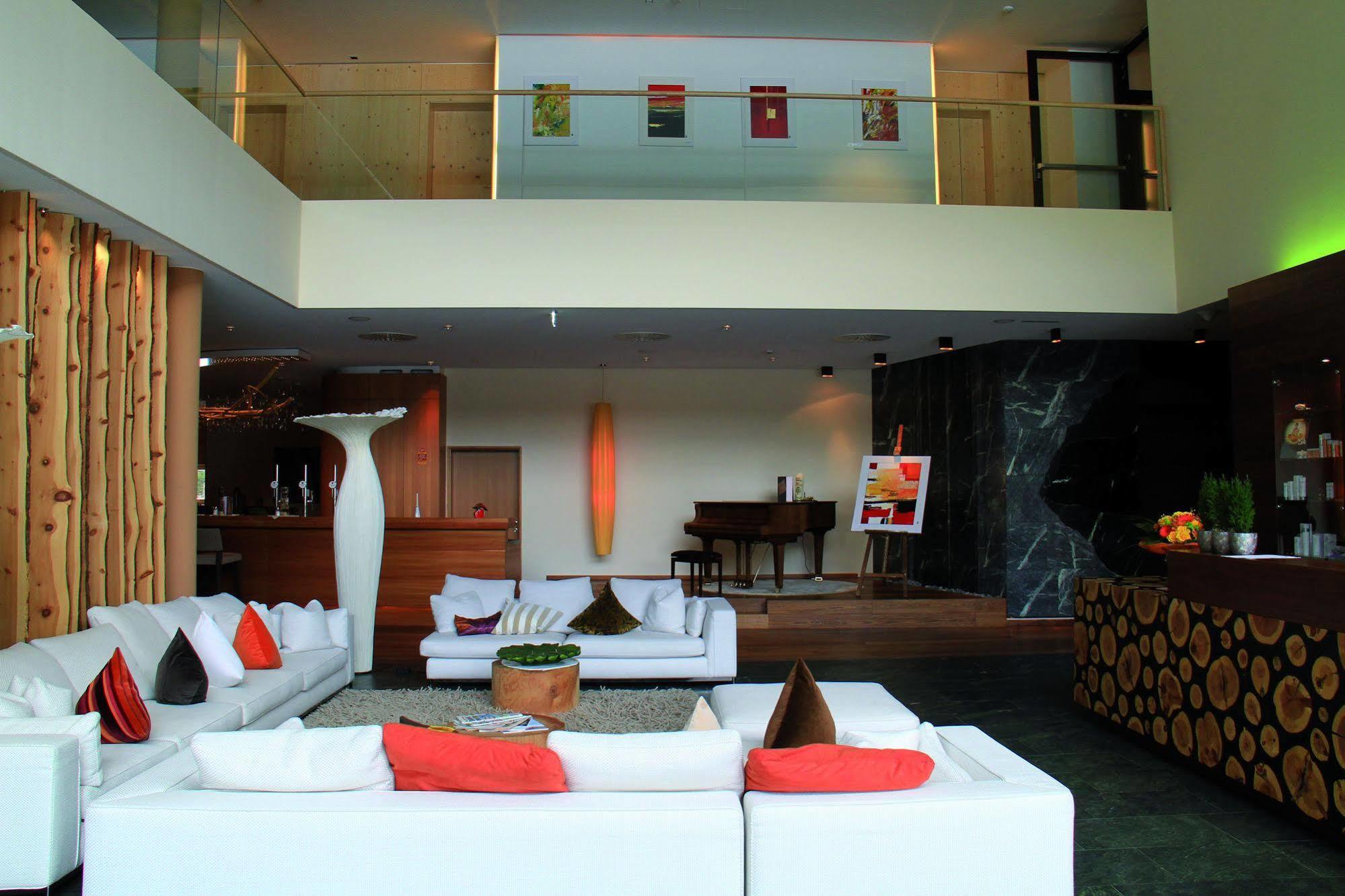 Spa Hotel Zedern Klang Hopfgarten in Defereggen Bagian luar foto