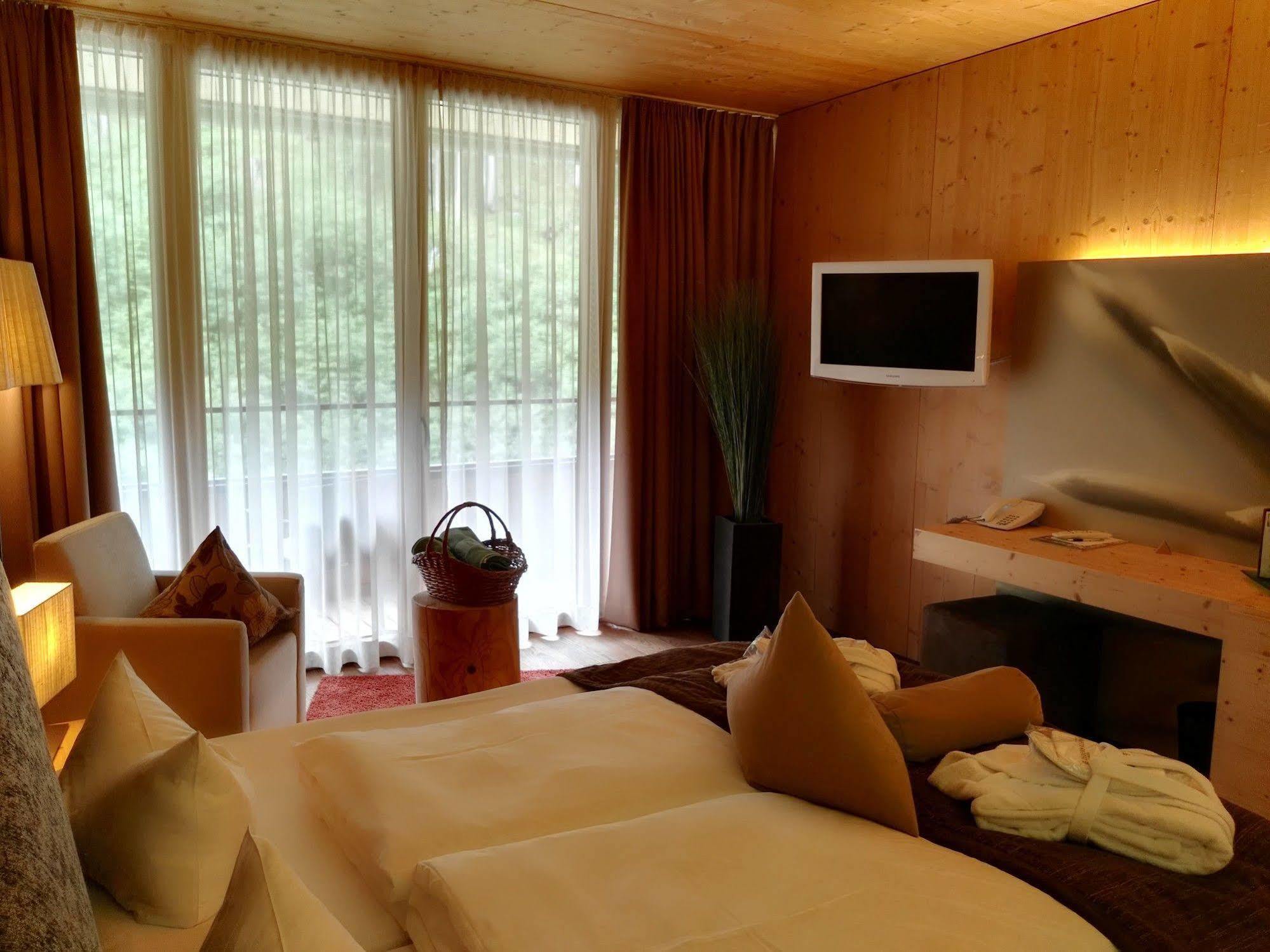Spa Hotel Zedern Klang Hopfgarten in Defereggen Bagian luar foto
