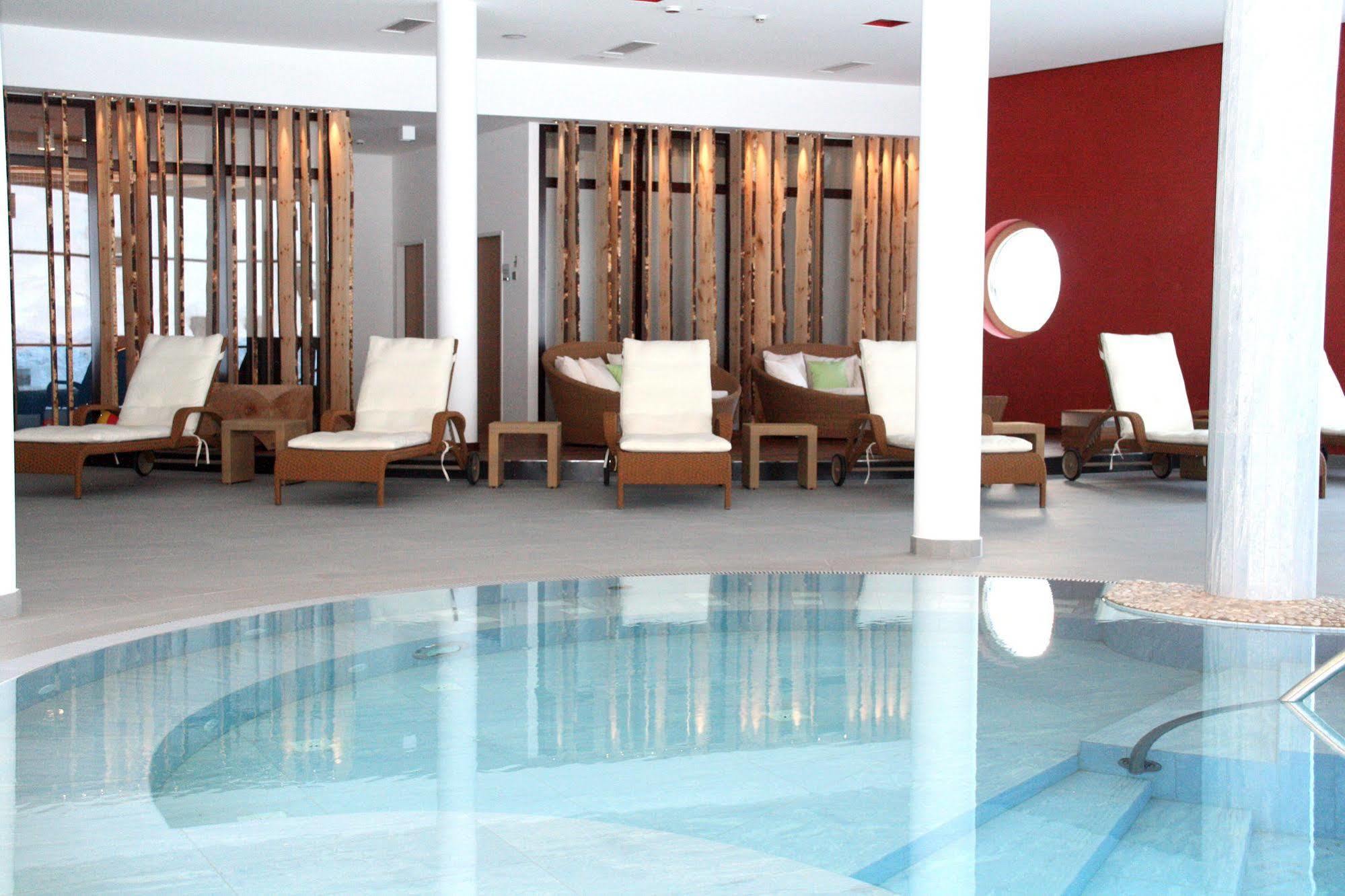 Spa Hotel Zedern Klang Hopfgarten in Defereggen Bagian luar foto